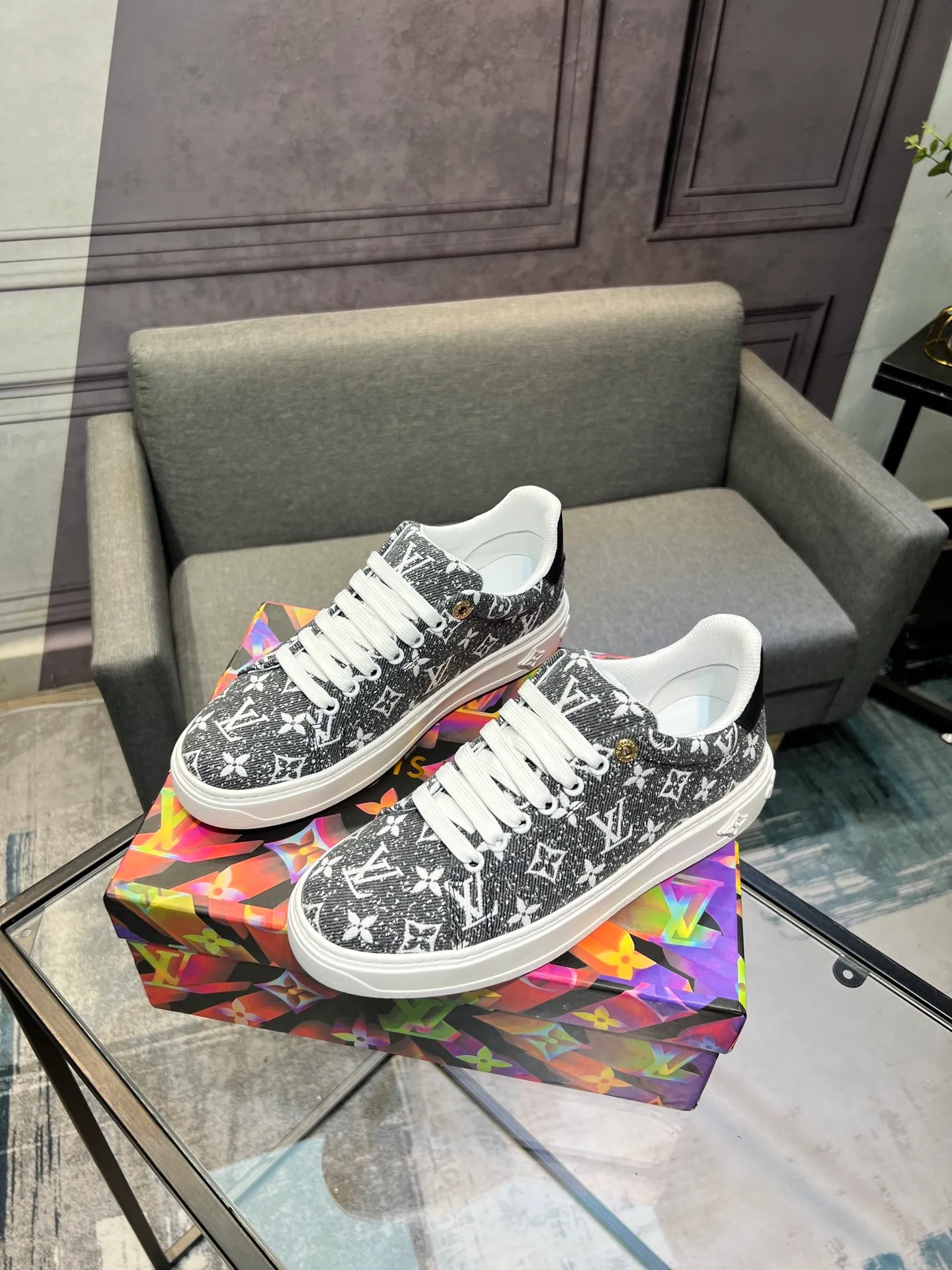 Men's Men's Shoes 💰540 LV Louis Vuitton. The latest fashionable casual shoes are popular in physical stores. The new spring and summer comfortable imported custom patent leather plus cowhide, cowhide mesh, and unique jacquard fabric element design. With sheepskin lining, Lv original base, [sun][sun] high-end packaging and high quality💪Details determine quality, welcome to compare🇮🇹Code number 38-44, 45 can be customized